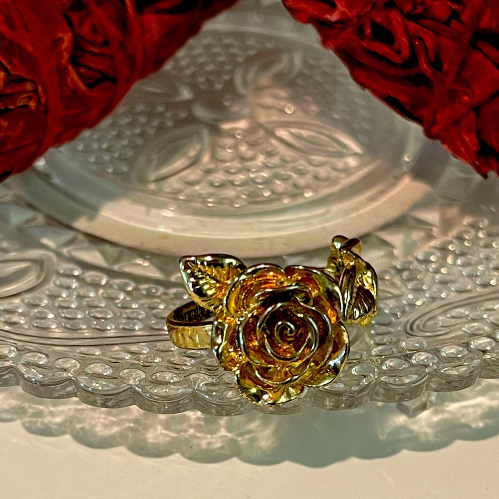 Concrete rose ring